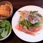 HUNDRED - 2016.11.28．生ハムとルッコラのペペロンチーノ。