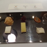 スリオラ - 3種のチーズとその付け合わせ