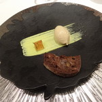 スリオラ - ペドロヒメネス香るフォアグラ　甘酸っぱいシェリービネガーのジュレを添えて