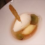 ラニオン - フルーツのコンポート、ヨーグルトソルベ添え