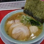 横浜家系ラーメン 清六家 - 特豚骨醤油　960円
            