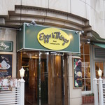 エッグスンシングス - お店は元町・中華街駅から歩いて数分。