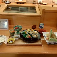 八百亀 - 季節の天ぷら盛り合わせ（ランチメニュー）2000円