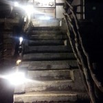 やまかん    - この階段を上がると美味しいお料理が待っている！