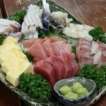 やまかん    - 本マグロにハマチ、しめ鯖も美味しい(これは4人前位)