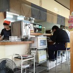 青竹手打ラーメン 日向屋 - むんじさんおすすめのカウンター席