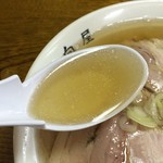 コク旨味タップリの澄んだスープ