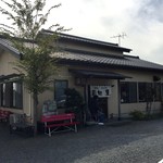 青竹手打ラーメン 日向屋 - お店を出た時は外待ちはお一人でしたが