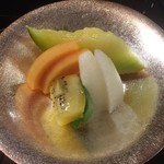 京都 吉兆 - [果物]
      メロン、梨、柿、さぬきゴールド