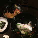 京都 吉兆 - [椀]
      笠子、赤蕪、芹、ふり柚子、十六島のり
      