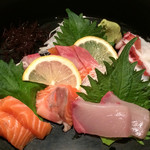 ぶあいそ博多 - 飲み食べ放題の先出し
刺し盛り、この他に揚げ物盛り