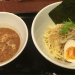 ガッツリつけ麺 赤坂見附店 - ランチだけでもつけ麺、カレー、トンカツ、海老フライと節操の無い店であるが、意外とどれも美味しい。夜来てみるか。