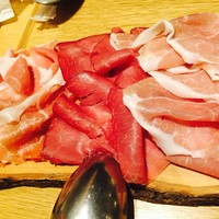 オービカ モッツァレラバー 横浜店 - 生ハム3種盛り