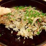 ご飯の量は薄い。