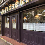 エーグルドゥース - 店内から繋がっているカフェスペース