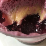 エーグルドゥース - サヴァランオーヴァンルージュにスプーンを入れたところ