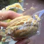 エーグルドゥース - 開けたら、袋にもベタベタクリームが。