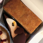 エーグルドゥース - ミルフゥイユ480円、フレッシュールエキゾチック600円