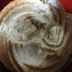 エーグルドゥース - タルトオーキャラメルサレ  上のチョコを取ったところ。