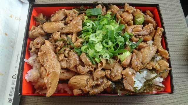 油っぽいけど癖になる味 かしわバター弁当 ガッツリいけます By Toshi80126 お弁当 たけうち食堂 瓦町 弁当 食べログ