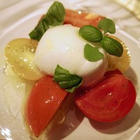 ディリット - トマトと水牛モッツァレラのカプレーゼ