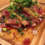 オルタナティブラウンジ - 鶏のたたきとアボカド　柚子胡椒風味だれ