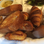 オーベルジュ・オー・ミラドー - パンは６種。どれもおいしい。