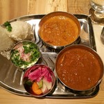 NAAK CAFE  - ランチ：北インドのチキンカレーとえびのクリーミ＾カレープレート