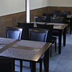 ステーキ なかお - テーブル席も有る