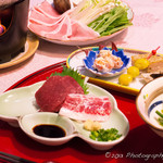 やすらぎの宿 まつや - 料理写真:【小国　やすらぎの宿まつや】
まずは馬刺しとブランド豚のしゃぶしゃぶ、川魚の塩焼きや秋の旬の小鉢などなど。
ビールが進む。