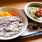 スプーンソング - フォトジェニックなカレーです。いつもキレイな盛りつけ。