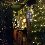 W - 店内の入口付近の様子