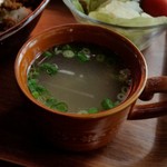 W - やや塩っけの強めなスープ