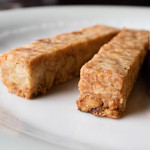 うづらや - 写真はソルティウォルナッツ。
                                見るからに堅そうですよね。