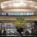 LOUNGE ON THE PARK - 見事なフラワーアレンジメント