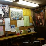 Hakataya - 店内はサブちゃんファミリーのポスターがたくさん