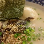 Hakataya - 「博多ラーメン のり玉子入り (750円)」、白濁したスープがさっぱり美味しい