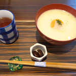 甘味茶屋 ぶどうの木 - あんもち雑煮（￥670）。外見は、まるでじゃがいものポタージュのよう