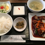 張 - ランチメニュー
      黒酢酢豚定食＝８８０円