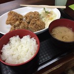 マンガ食堂 - からあげ定食

鶏肉がよく漬け込んでありおいしく頂きました (*´ڡ`●)

個数が指定できて、夜は控えめに4つにしました。