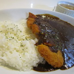 アーダニン - 牛テールカレーはやや黒い色のカレー、美味しそうな香りが食欲をそそります。
            