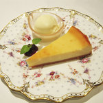 ダンケ珈琲店 - 7月　レモンのチーズケーキ　～さっぱりレモンのきいたさわやかなチーズケーキです。