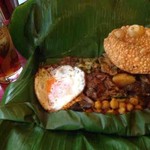 カフェ・ロリータ - スリランカカレーのバナナリーフ包み