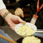 八起庵 - ご主人の川西氏自ら鍋のお世話をしてくれます。
      
      
      2016.11撮影