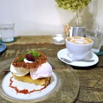コトカフェ - 季節のアイスタルト、カフェラテ