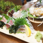 刺身と焼魚　北海道鮮魚店 - 自家製〆魚と旬刺し盛り