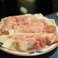 八起庵 丸太町本店 - 鶏鳥庵で育った新鮮で分厚い鶏肉♪
                写真は２人前です。
                
                2016.11撮影
