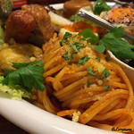アヒル食堂 - ソーセージとトマトソースのピリ辛パスタ