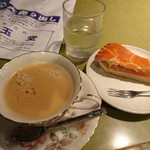 コーヒースタンド リオ - 泡立ちコーヒー400円＋お裾分けで貰った沖縄土産のケーキ　(封筒はお店のです)