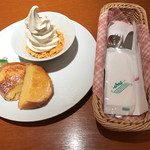 カフェ 風車 - フレンチトーストとソフトクリームのモーニングセット。
緑の色彩がありませんが、良しと^_^